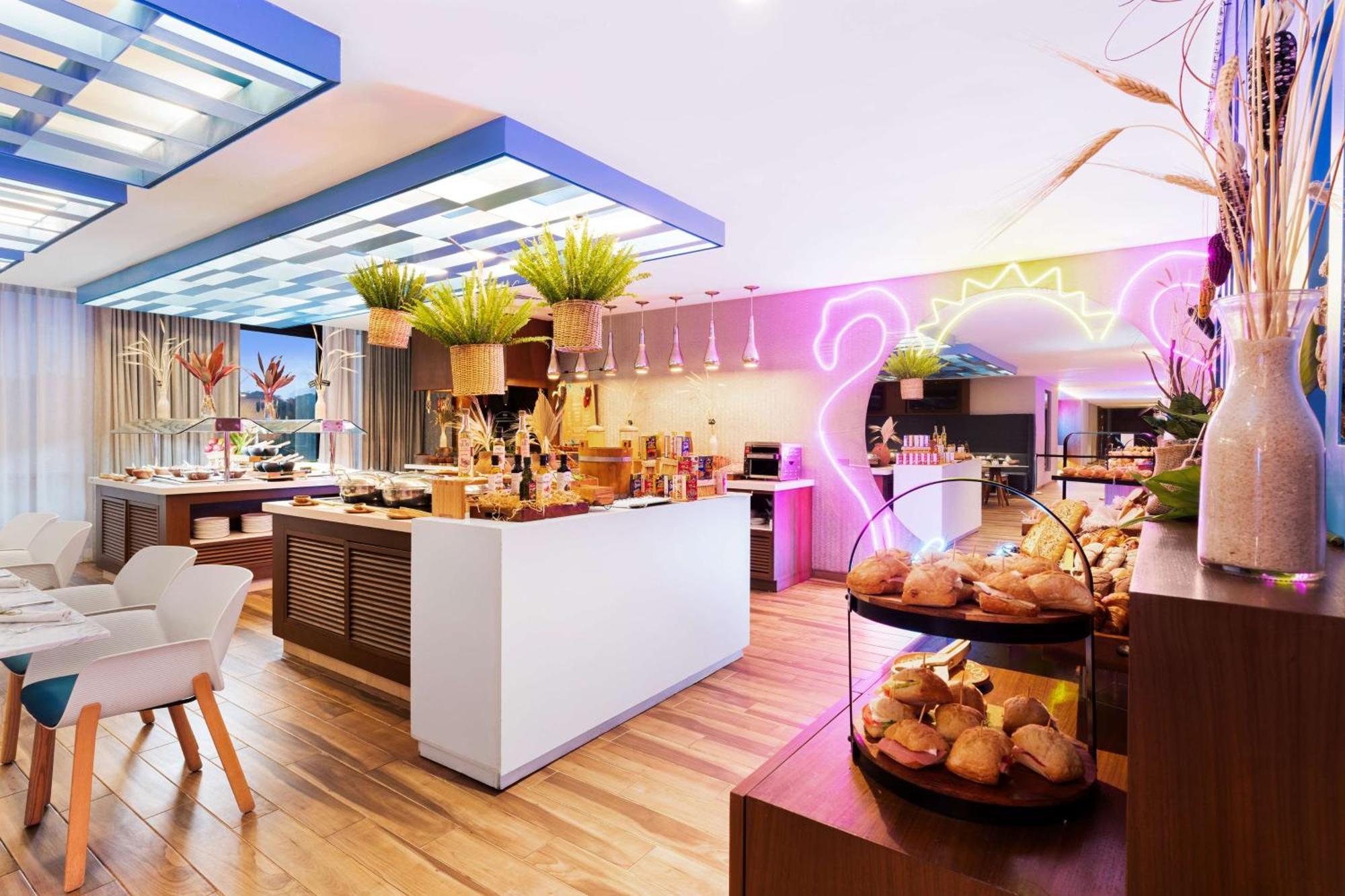 Avani Cancun Airport -previously Nh Cancun Airport- Hotel 4*